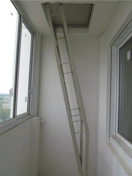 Пожарная лестница на балконе: можно ли убрать, срезать, диза.
